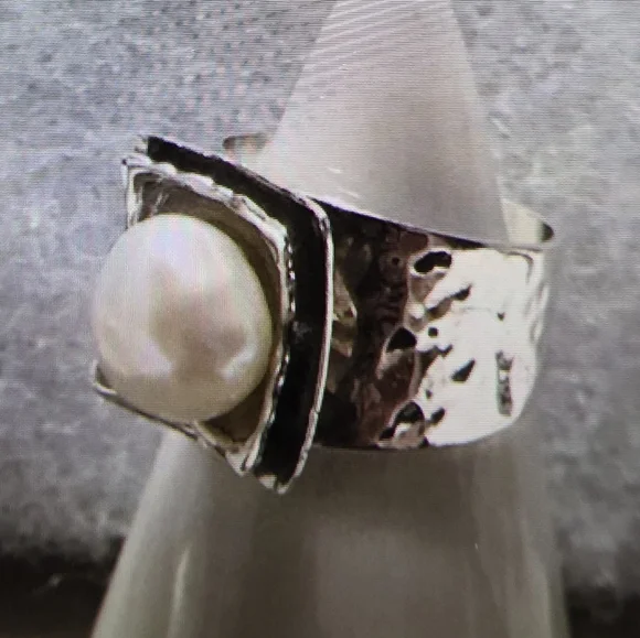 Silpada Vintage Hammered Sterling Silver Ring With Freshwater Pearl- Size 7 - Picture 2 of 5